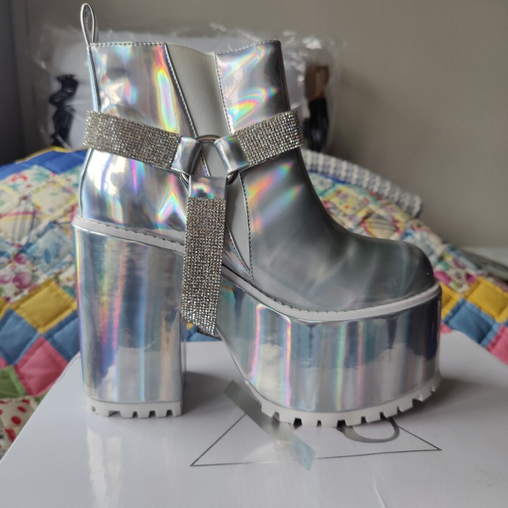 YRU Gemma 2 Holographic Silver Harness Platform Disco Space Rave Boots Size 8